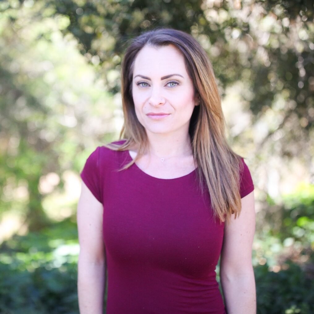 amy-chesler-on-green-natural-background